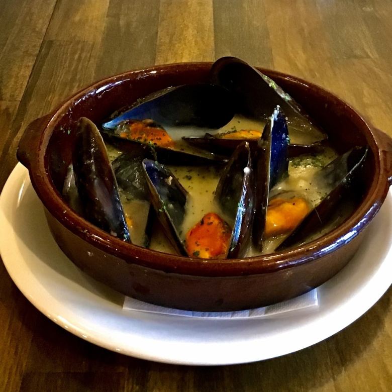 Mussels in green sauce ■820 yen (excluding tax)■