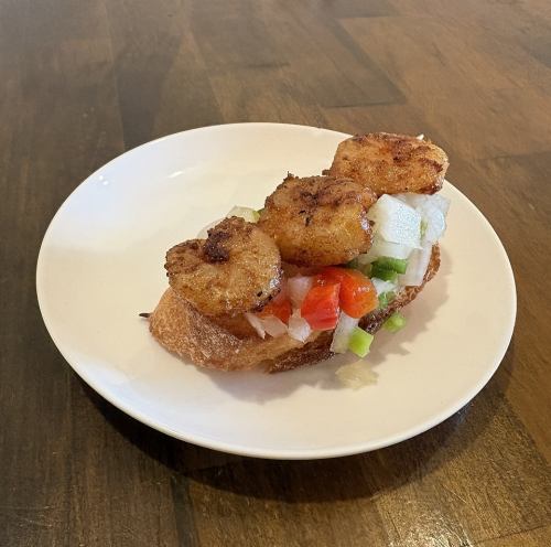 小海老のスパイシー串のヴィナグレットソースのピンチョス