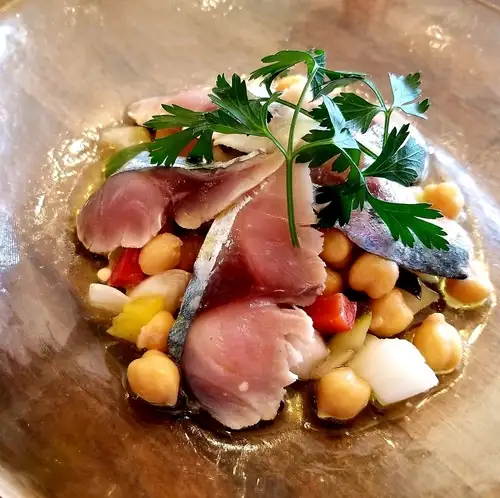 ごまサバのマリネ　ガルバンソ豆と夏野菜のサルピコン