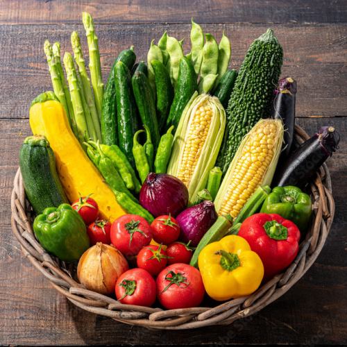使用早上直接从签约农家采摘的新鲜蔬菜制作的各种菜单。