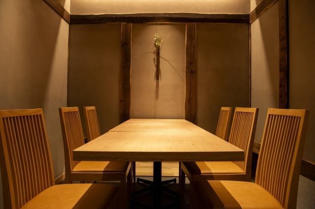 You can relax and enjoy your time in the modern Japanese interior without worrying about your surroundings.
