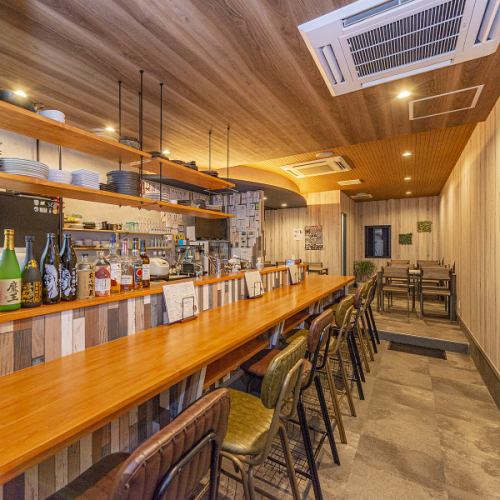 広々カウンターで心地よい食事体験をお楽しみください