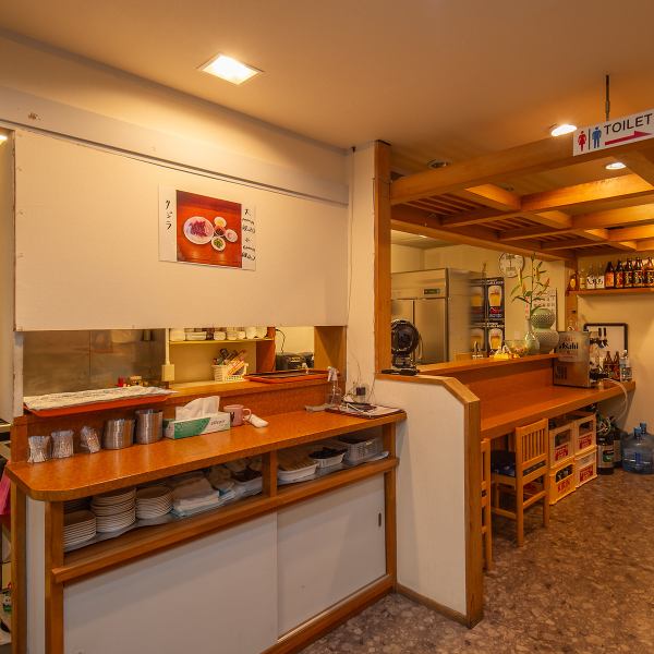 カウンターのお席もご用意しております！お一人様でのご利用も歓迎しております◎周りの雰囲気を気にせず、ゆったりとお食事を楽しんでいただけます。是非お気軽にご来店ください！