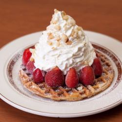 ストロベリー エスプーマクリームとマカダミアナッツ