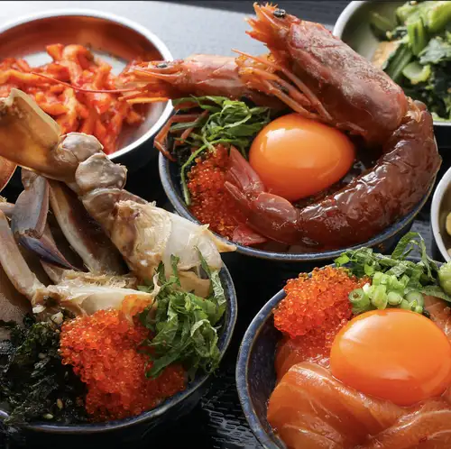 신선한 해물을 사용한 해물 강장 덮밥 비교