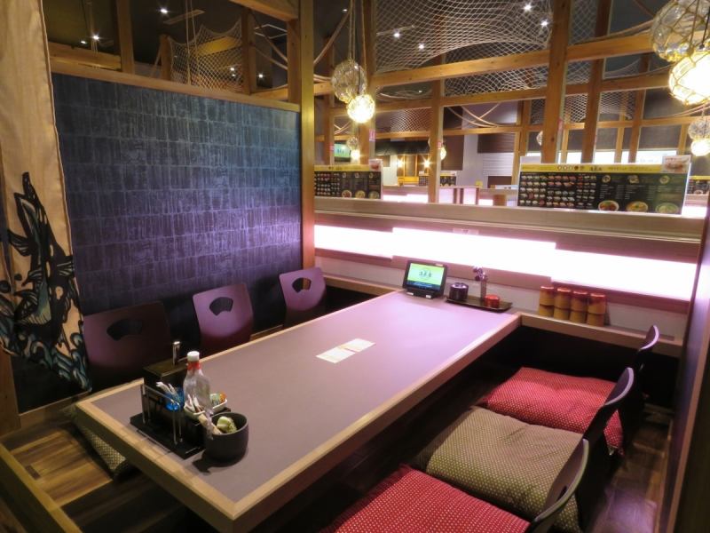 Each table has a partition, so you can dine without worrying about other customers. ☆ Each partition has a “table” and a “zashiki”!