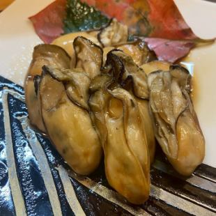 Grilled oysters with butter and soy sauce