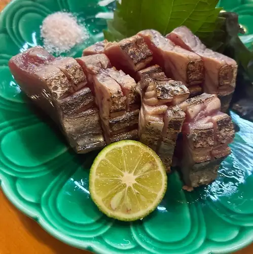 Plenty of fresh seasonal fish: [Seared Bonito with Salt]