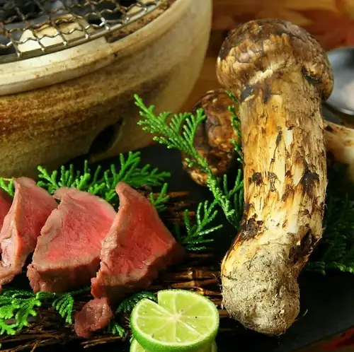 Matsutake mushroom course featuring an abundance of seasonal ingredients: 22,000 yen (tax included)