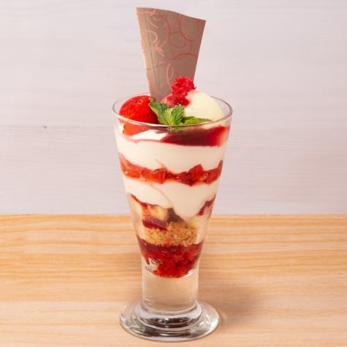 Strawberry tiramisu parfait