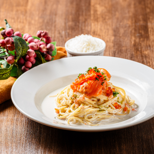 Salmon and salmon roe cream pasta