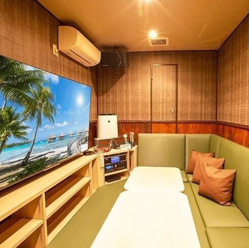 Enjoy a leisurely lunch with your children in a safe flat room