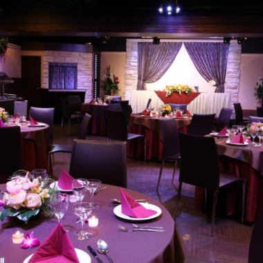 A private room occupying one floor that can accommodate from 30 to a maximum of 180 people.It is also fully equipped with special lighting and sound equipment, making it ideal for events and seminars.