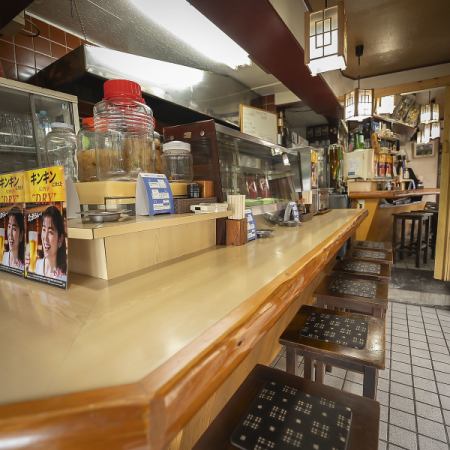 カウンターのお席は、目の前で調理される料理を楽しみながら、店主との会話も弾む特別な空間です！お一人様も大歓迎♪おすすめメニューなどもお気軽にお尋ねください◎