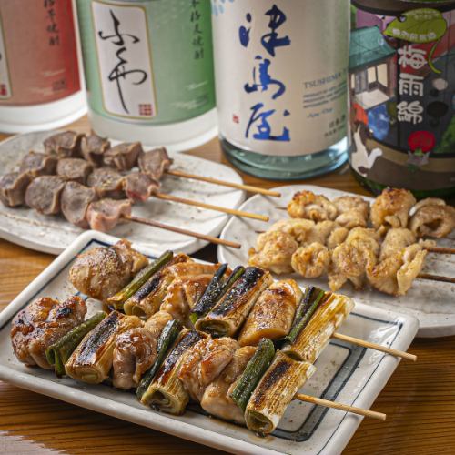 【香ばしく焼き上げた名物メニュー！】焼き鳥各種 350円(税込)～