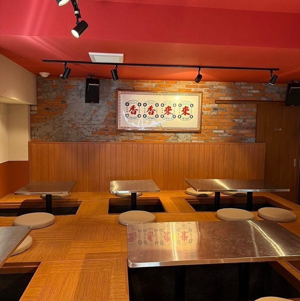 大人数で使える掘りごたつございます！