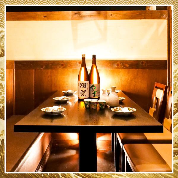 店内2階席は、アーバンモダンな雰囲気のテーブル席がずらり。大小様々なテーブルをご用意しております。仕事やサークルの飲み会、女子会に記念日の宴会など、様々なシーンでご利用いただけます。※画像は系列店