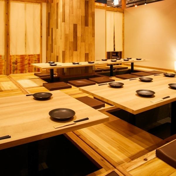 ゆったり寛げる掘りごたつ席での宴会はいかがでしょうか？中宴会～大型宴会まで人数にあわせたお席をご用意。幹事さん楽々ワンフロア丸ごと貸切は最大110名様。なんでもお気軽にお問合せください。