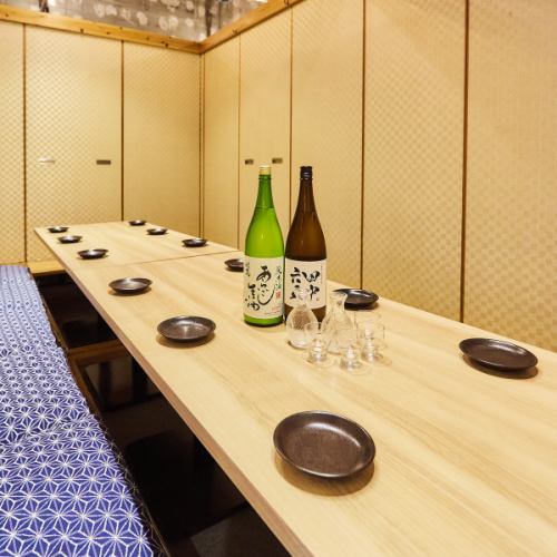 <p>ひろびろ店内は落ち着いた雰囲気◎完全個室・掘りごたつ席・テーブル席を大小様々ご用意しております。お仕事やサークルの飲み会、女子会に記念日の宴会など、様々なシーンでご利用いただけます。</p>