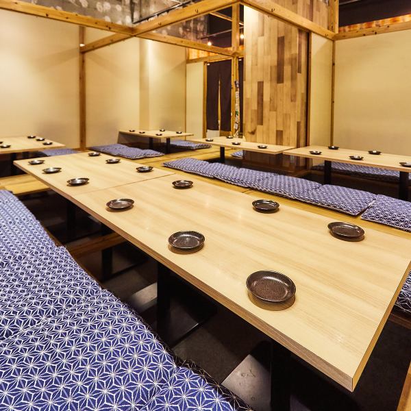 ゆったり寛げる掘りごたつ席での宴会はいかがでしょうか？中宴会～大型宴会まで人数にあわせたお席をご用意。幹事さん楽々ワンフロア丸ごと貸切は最大110名様。なんでもお気軽にお問合せください。