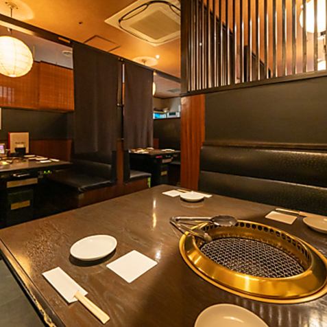 ★各種宴会に最適な半個室スペース★　仲間飲みやコンパ、女子会に半個室空間でお肉を焼いて盛り上がれ!!