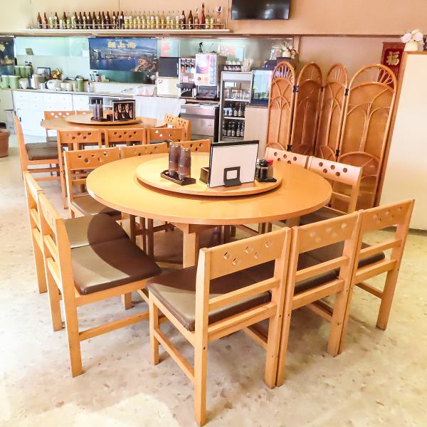 【本格的な雰囲気の中お食事をお楽しみいただけます♪】店内には本場さながらの円卓がございます。テーブルを囲いながら本格的な中華が楽しめるのが当店の魅力でもあります◎