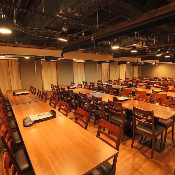 最大80名様まで対応可能!フロア貸切で、一体感のある大規模なご宴会はいかがでしょうか。忘年会や新年会、キックオフ、同窓会など、様々なシーンでご利用いただけます!マイクやプロジェクターの貸出も可能ですので、まずはお気軽にご予算・人数などご相談ください♪