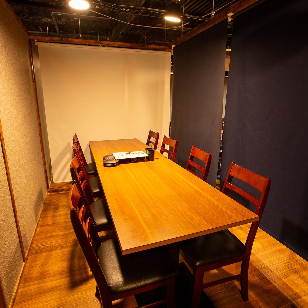周りを気にせず楽しめるプライベート個室。10名様以上の宴会もOK