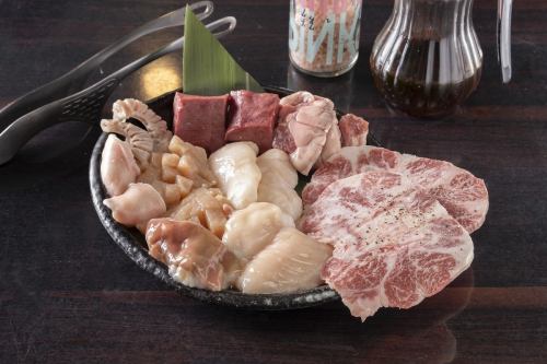 Our most recommended ◎ "9 kinds of hormones assortment 980 yen per person"
