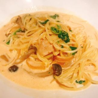 Shrimp and green onion soy sauce cream pasta