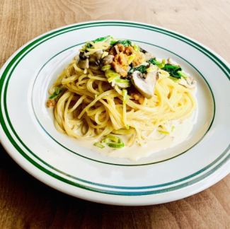ウニとほうれん草のクリームパスタ