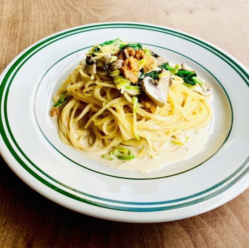 ウニとほうれん草のクリームパスタ