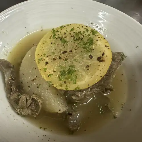 牛すじと大根の黒胡椒蒸し　レモン風味