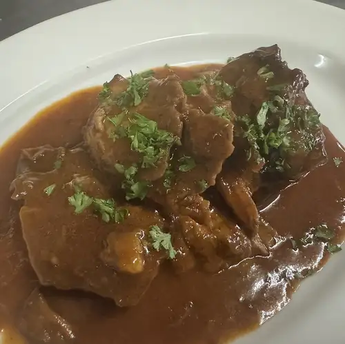 牛スネ肉のビーフシチュー