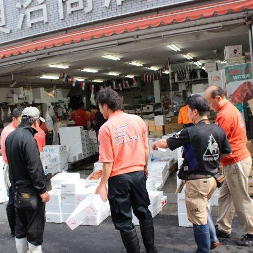 鮮魚へのこだわり。朝穫れた鮮魚をその日の夜にお届け。