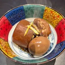 三種不同口味的關東煮，配上特製湯底