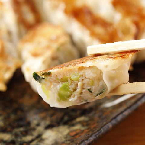 中目黒駅より徒歩4分！餃子がメイン料理のお店です。