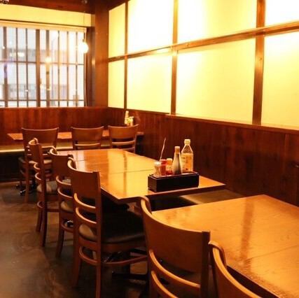 【宴会30名～40名様】中目黒駅近！アクセス抜群の餃子酒場で宴会をしませんか？店内には大小様々なテーブル席を完備！各種宴会にもおすすめの2時間飲み放題付コースは全6品2990円(税込)～。中目黒駅近くで宴会会場をお探しでしたら、ぜひお気軽に店舗までお問い合わせください！