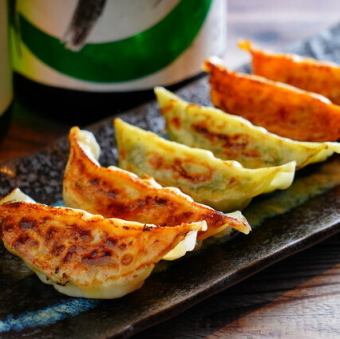 品尝并比较三种煎饺