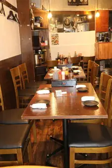 《深夜営業中！二次会利用も歓迎》毎日“翌5:00”迄営業中！団体様でのご利用にも最適。まとまったテーブル席で宴会を楽しめます♪
