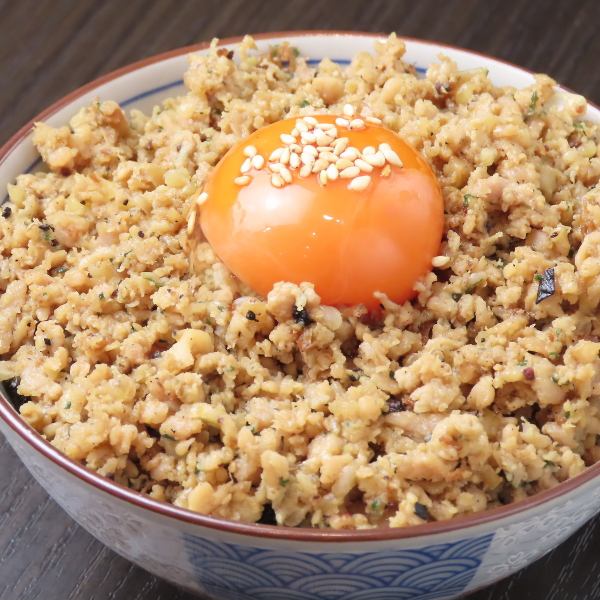 「贅沢な旨み、ひと匙で感じる職人の技 ‐至高のそぼろ丼。」