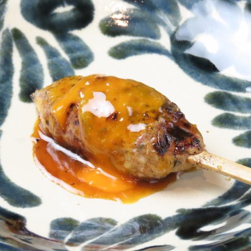 「炭火焼鳥各種！ジュワッと旨い！一口で虜になる味。」