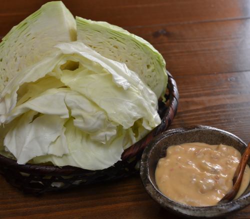 Assorted Crunchy Cabbage ~Special Minced Meat Served with Miso Mayonnaise~