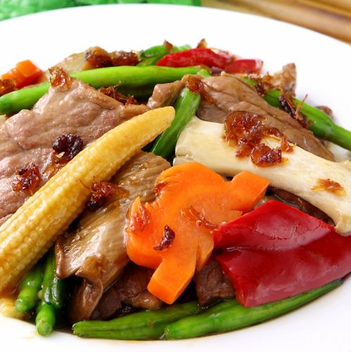 牛肉のサーチャソース炒め、牛肉のXO醤炒め、牛肉のオイスターソース炒め