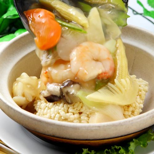 贅沢な一品！海鮮おこげ