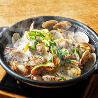 YUZU Fragrant Clams Steamed on a Ceramic Plate