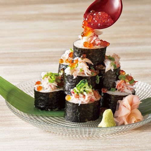 Crab and salmon roe sushi roll