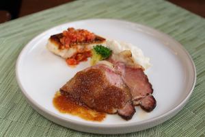 西冷烤牛肉和鯛魚煎雙拼盤