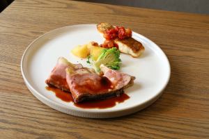 サーロインローストビーフと鯛のポワレのツインプレート