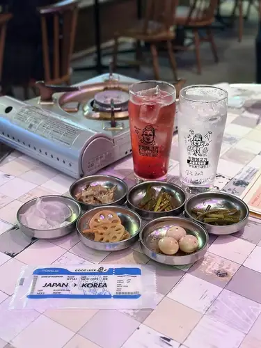 当店のおしぼりはチケット仕様♪韓国おつまみなどのお通し6種はおかわり自由◎